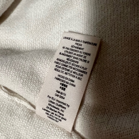 Free People oversized v-neck sweater size L oatmeal cream - Picture 15 of 15